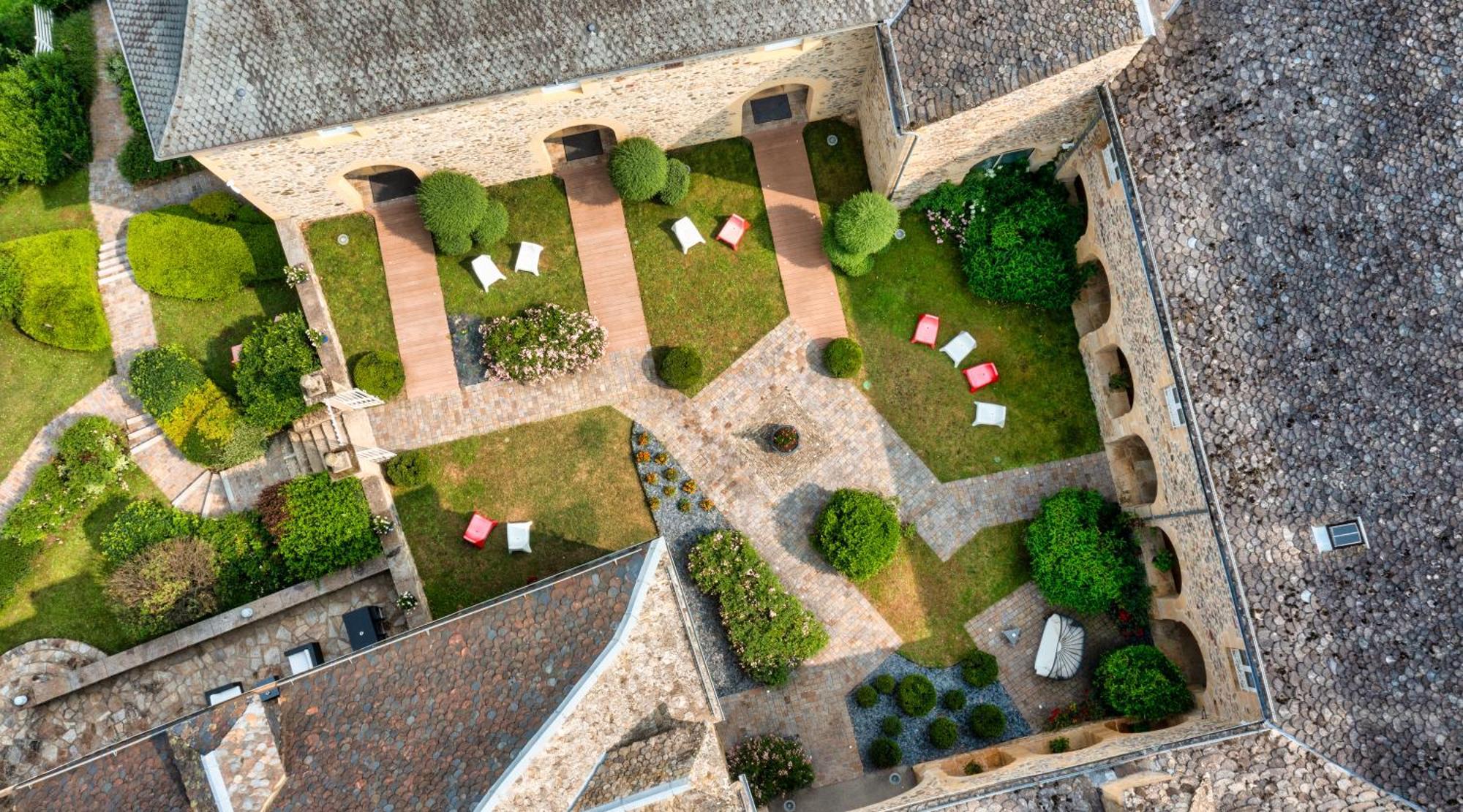 Chateau De La Falque, The Originals Relais Saint-Geniez-dʼOlt Buitenkant foto