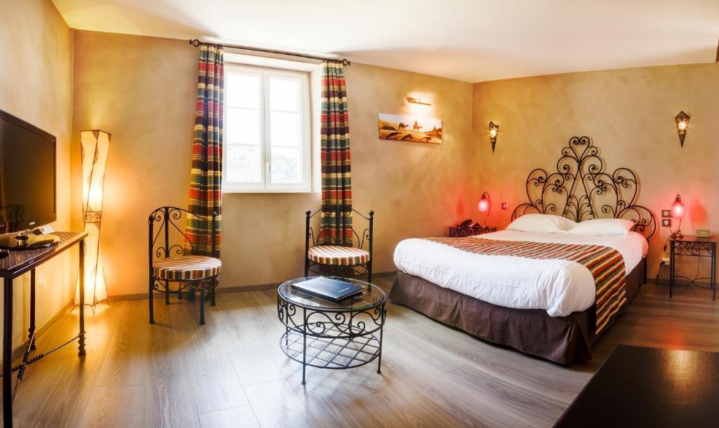 Chateau De La Falque, The Originals Relais Saint-Geniez-dʼOlt Kamer foto